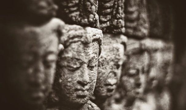 Esculturas antigas de divindades